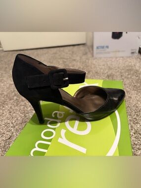 Black velvet and patent Mary Jane Heel - Women’s Dress Pump